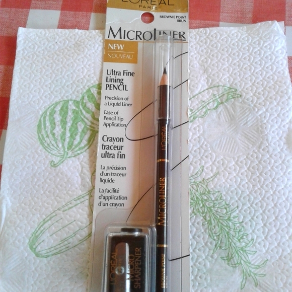 L'oreal Ultra Fine Lining Pencil Brownie Point w/Sharpener
